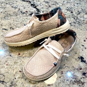 Hey Dude Wendy Boho Aztec Pink Sz 5